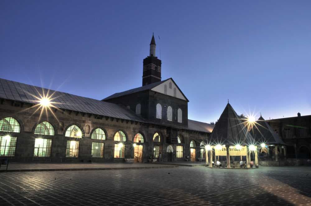 diyarbakir grand mosque harem i sharif courtyard